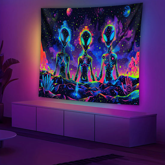 VIKAMA Alien Tapestry Blue-Eyed Alien Psychedelic Starry Sky Bedroom Party Sci-Fi Decorative Art Wall Background